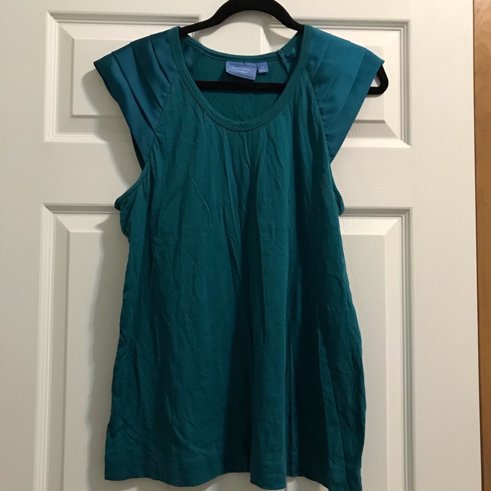 🐬 Vera Wang cap sleeve tee